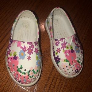 Natives - Super clean, barely worn!